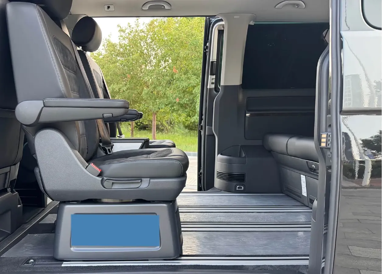 2018 Volkswagen Multivan 2.0T 204HP L4 7DCT,autocango,china used car exporter,china ev exporter,chinese used car exporter,chinese used ev exporter