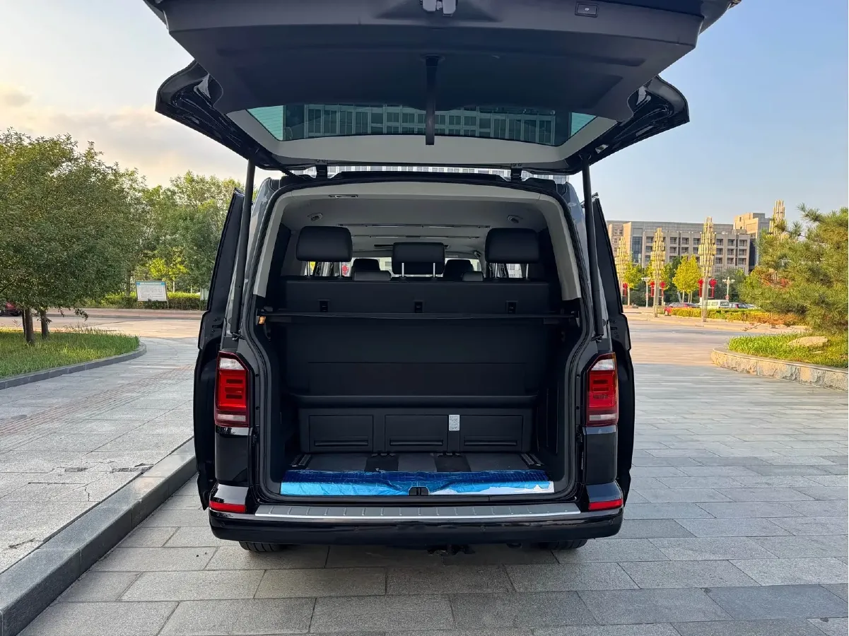 2018 Volkswagen Multivan 2.0T 204HP L4 7DCT,autocango,china used car exporter,china ev exporter,chinese used car exporter,chinese used ev exporter