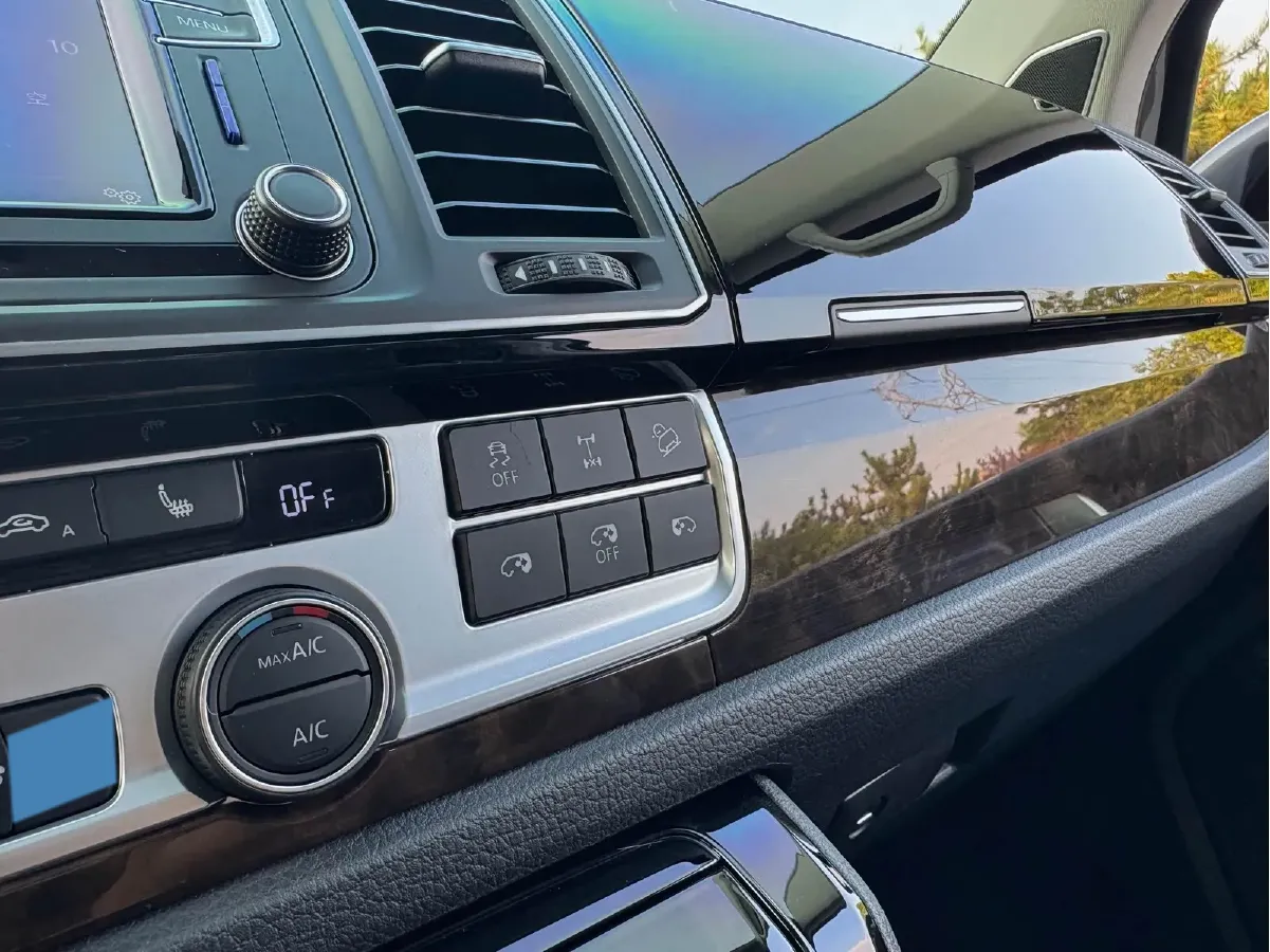 2018 Volkswagen Multivan 2.0T 204HP L4 7DCT,autocango,china used car exporter,china ev exporter,chinese used car exporter,chinese used ev exporter