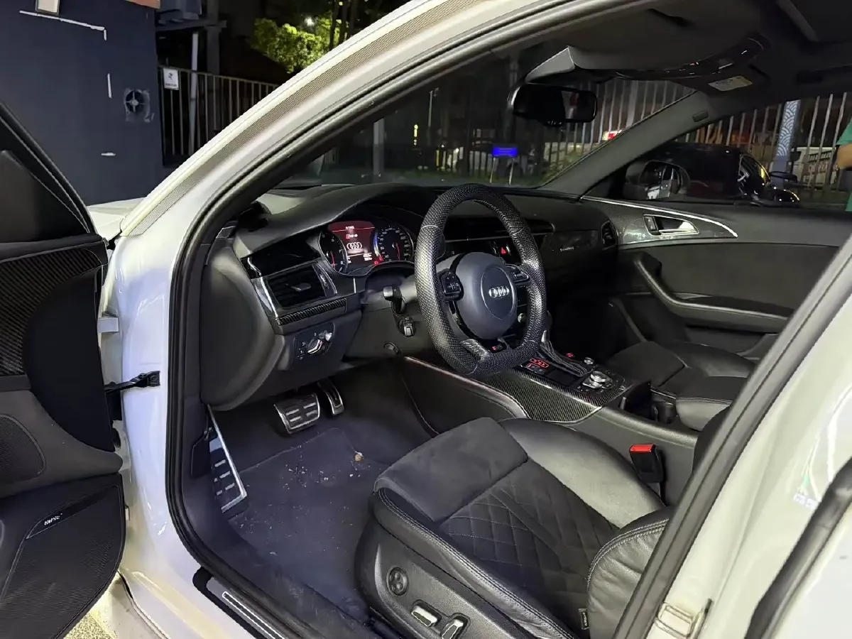 2016 Audi RS 6 4.0T 560HP V8 8AT,autocango,china used car exporter,china ev exporter,chinese used car exporter,chinese used ev exporter