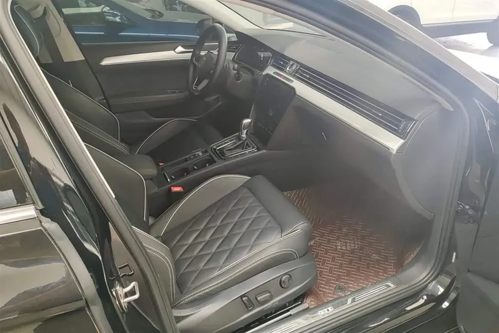 2022 Volkswagen Magotan GTE 1.4T 150HP L4 6DCT PHEV 13KWH,autocango,china used car exporter,china ev exporter,chinese used car exporter,chinese used ev exporter