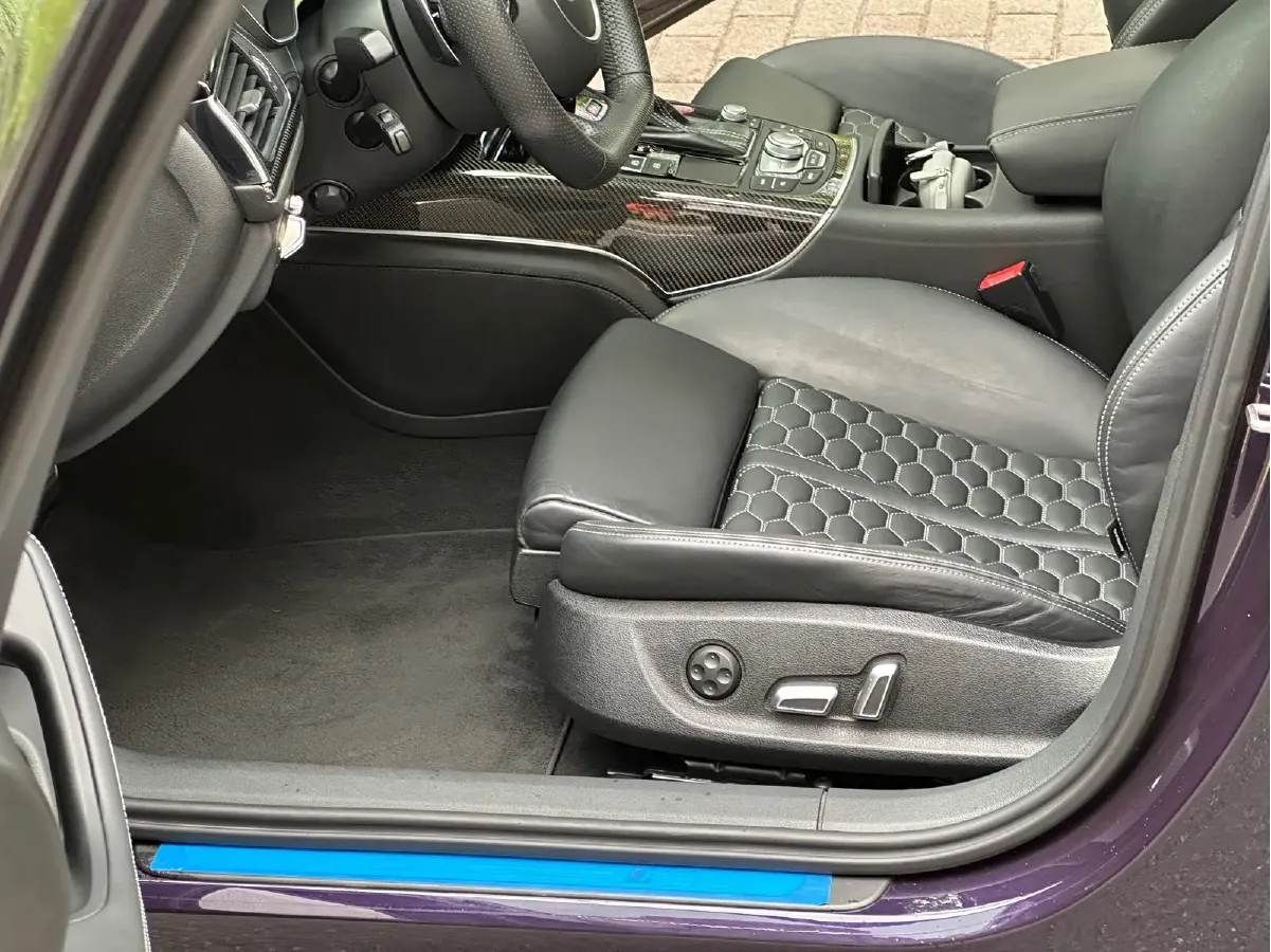 2018 Audi RS 6 4.0T 560HP V8 8AT,autocango,china used car exporter,china ev exporter,chinese used car exporter,chinese used ev exporter