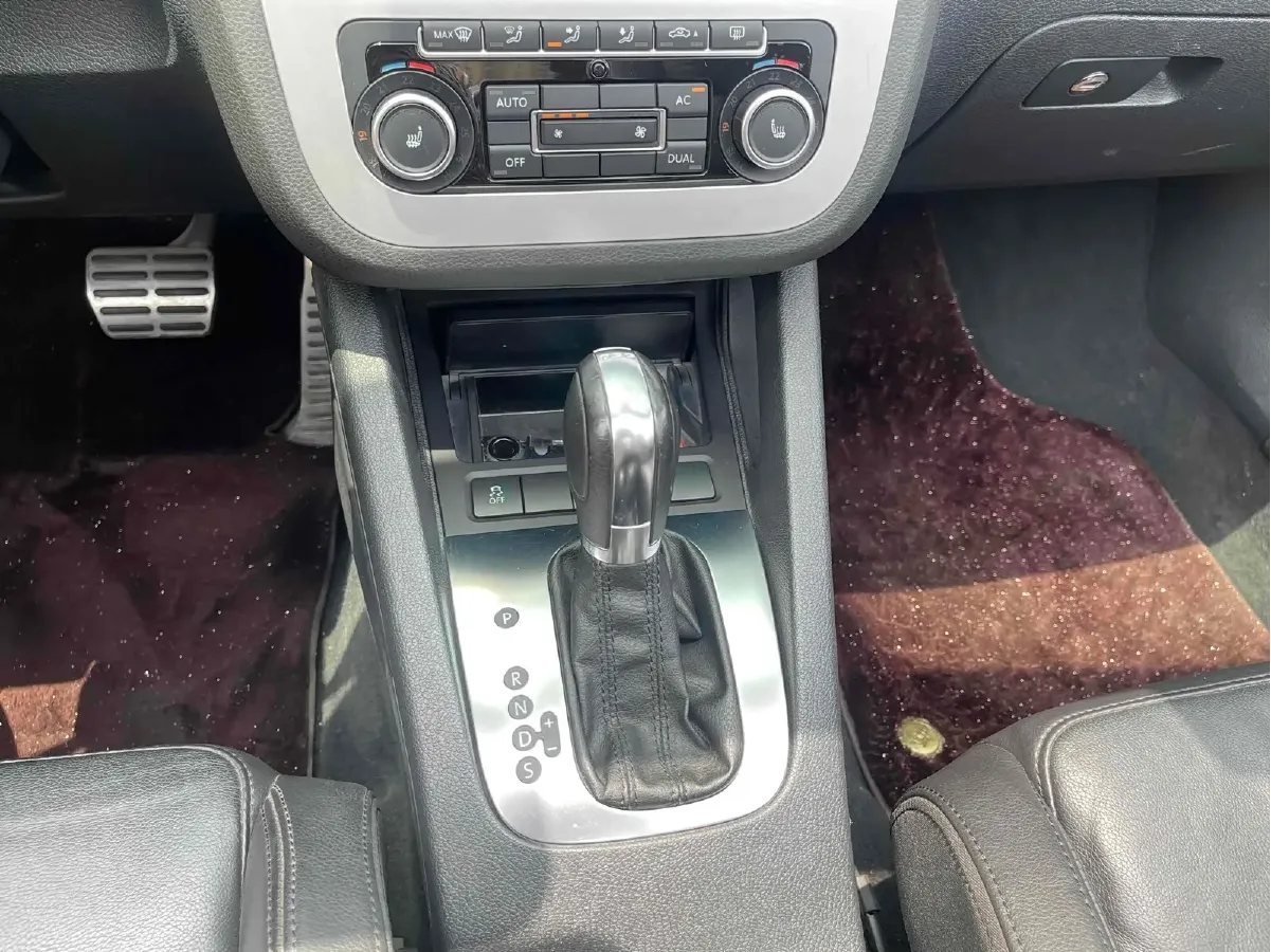 2011 Volkswagen Eos 2.0T 211HP L4 6DCT,autocango,china used car exporter,china ev exporter,chinese used car exporter,chinese used ev exporter