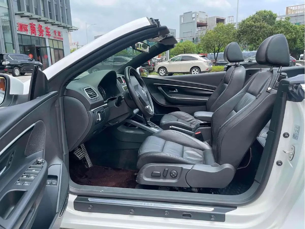 2011 Volkswagen Eos 2.0T 211HP L4 6DCT,autocango,china used car exporter,china ev exporter,chinese used car exporter,chinese used ev exporter