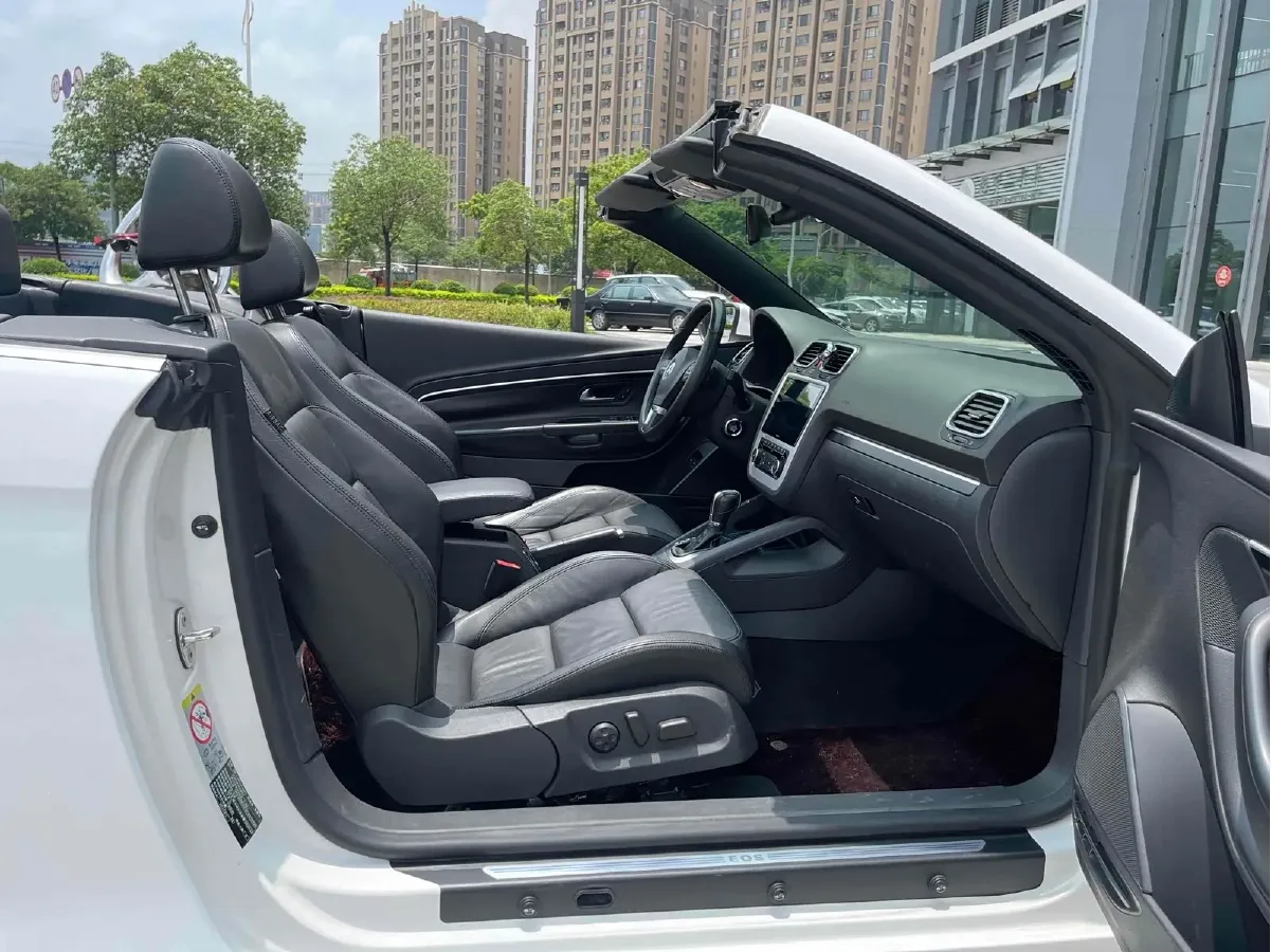 2011 Volkswagen Eos 2.0T 211HP L4 6DCT,autocango,china used car exporter,china ev exporter,chinese used car exporter,chinese used ev exporter
