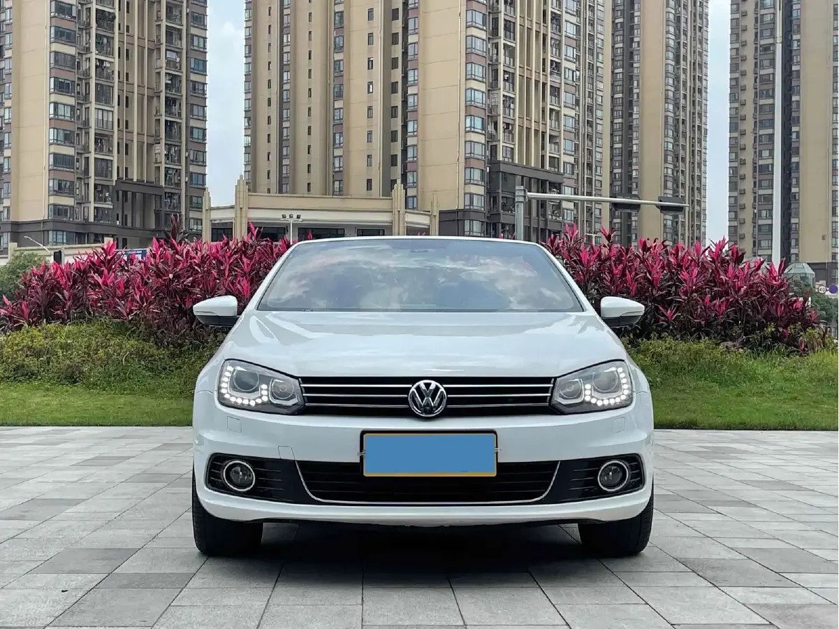 2011 Volkswagen Eos 2.0T 211HP L4 6DCT