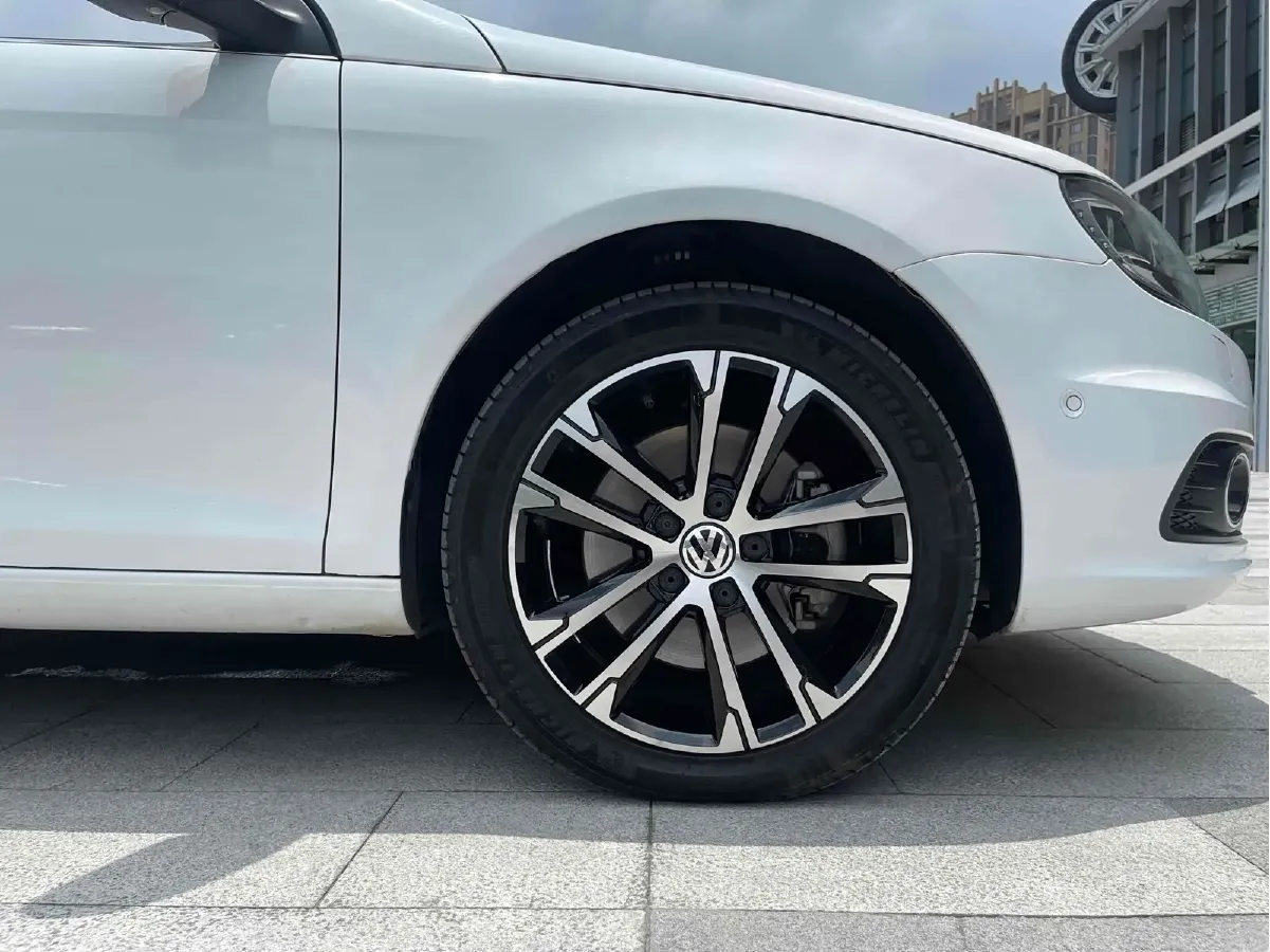 2011 Volkswagen Eos 2.0T 211HP L4 6DCT,autocango,china used car exporter,china ev exporter,chinese used car exporter,chinese used ev exporter