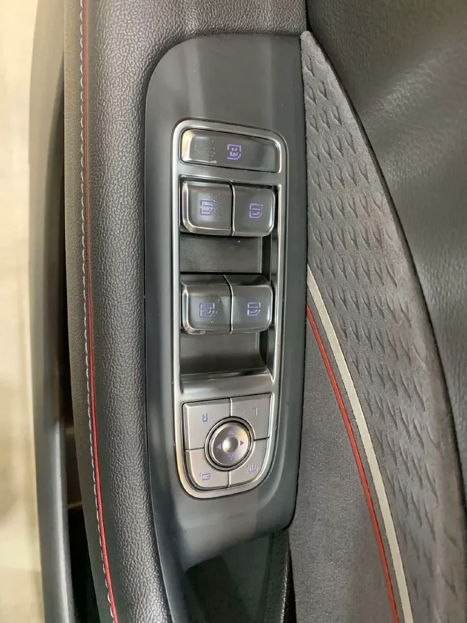 2024 HongQi H6 2.0T 252HP L4 8AT,autocango,china used car exporter,china ev exporter,chinese used car exporter,chinese used ev exporter