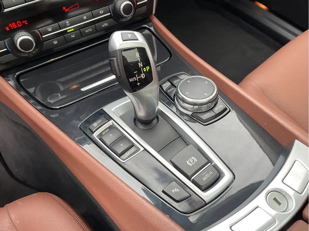 2015 BMW 5 Series GT 2.0T 245HP L4 8AT,autocango,china used car exporter,china ev exporter,chinese used car exporter,chinese used ev exporter