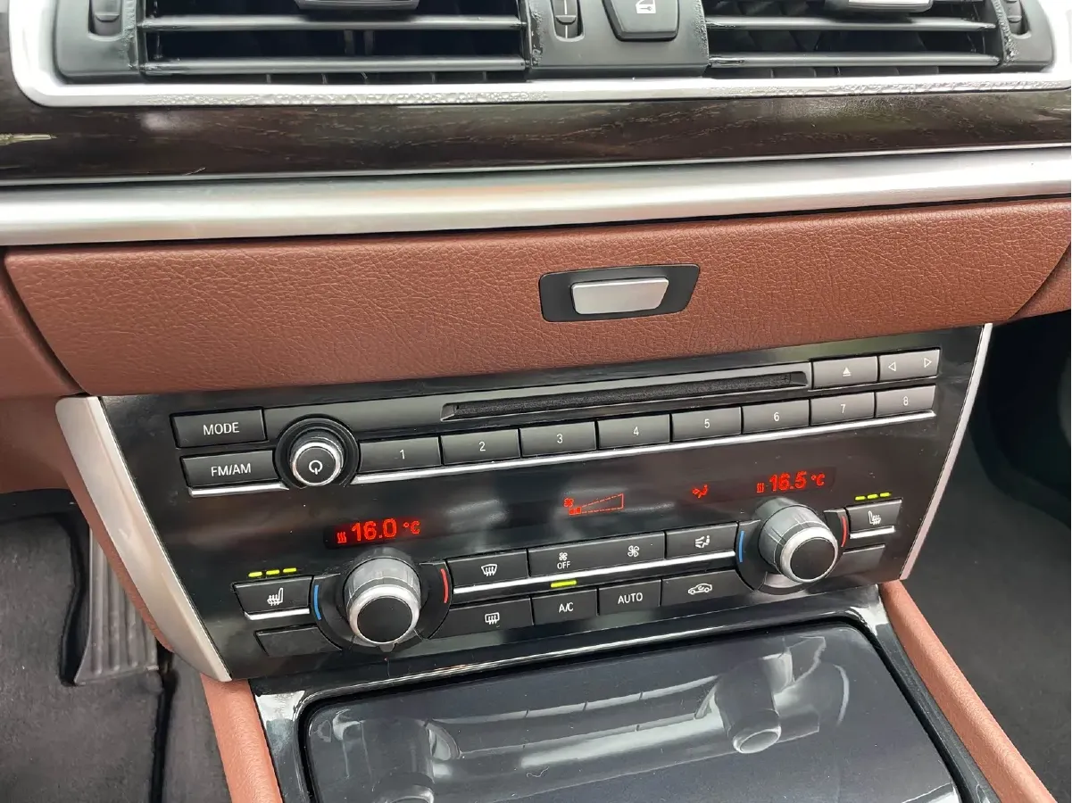 2015 BMW 5 Series GT 2.0T 245HP L4 8AT,autocango,china used car exporter,china ev exporter,chinese used car exporter,chinese used ev exporter