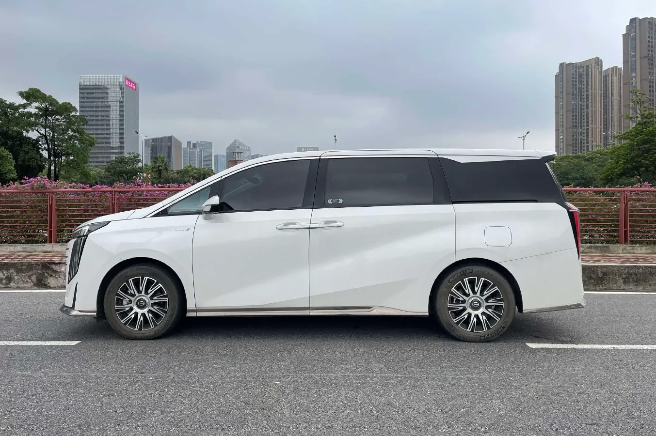 2023 GAC Trumpchi E9 2.0T 190HP L4 2DHT PHEV 25.57KWH,autocango,china used car exporter,china ev exporter,chinese used car exporter,chinese used ev exporter