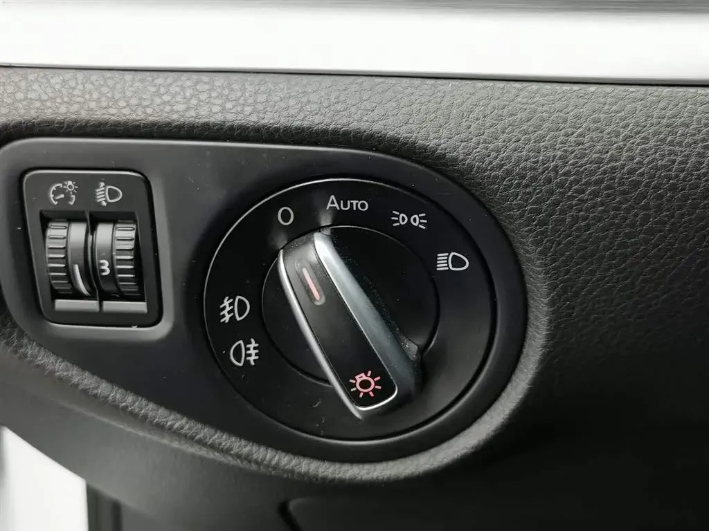 2018 Volkswagen Sharan 2.0T 220HP L4 6DCT,autocango,china used car exporter,china ev exporter,chinese used car exporter,chinese used ev exporter