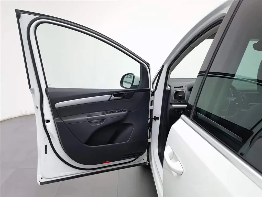 2018 Volkswagen Sharan 2.0T 220HP L4 6DCT,autocango,china used car exporter,china ev exporter,chinese used car exporter,chinese used ev exporter
