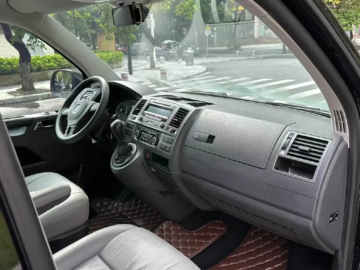 2014 Volkswagen Caravelle 2.0T 204HP L4 7DCT,autocango,china used car exporter,china ev exporter,chinese used car exporter,chinese used ev exporter