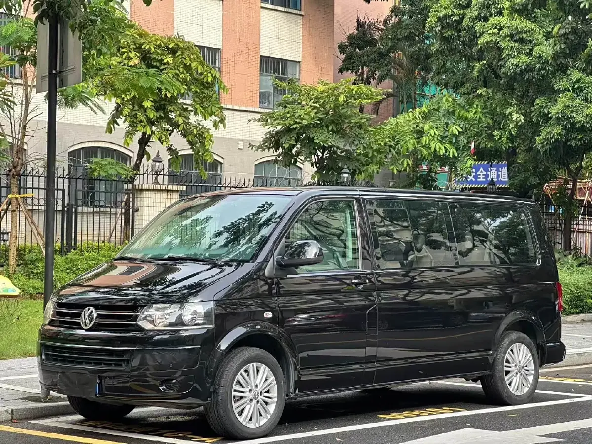 2014 Volkswagen Caravelle 2.0T 204HP L4 7DCT 2014 Volkswagen Caravelle 2.0T 204HP L4 7DCT