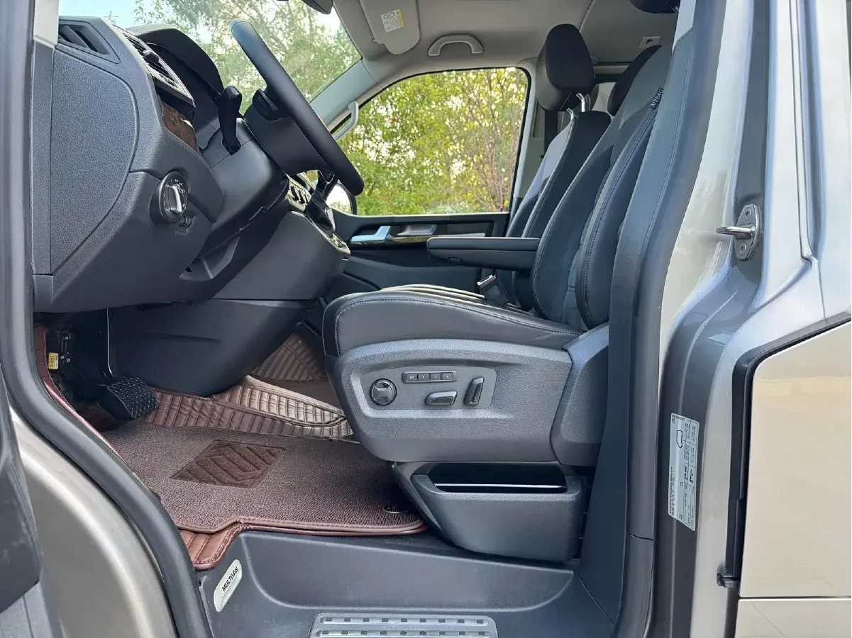 2018 Volkswagen Multivan 2.0T 204HP L4 7DCT,autocango,china used car exporter,china ev exporter,chinese used car exporter,chinese used ev exporter