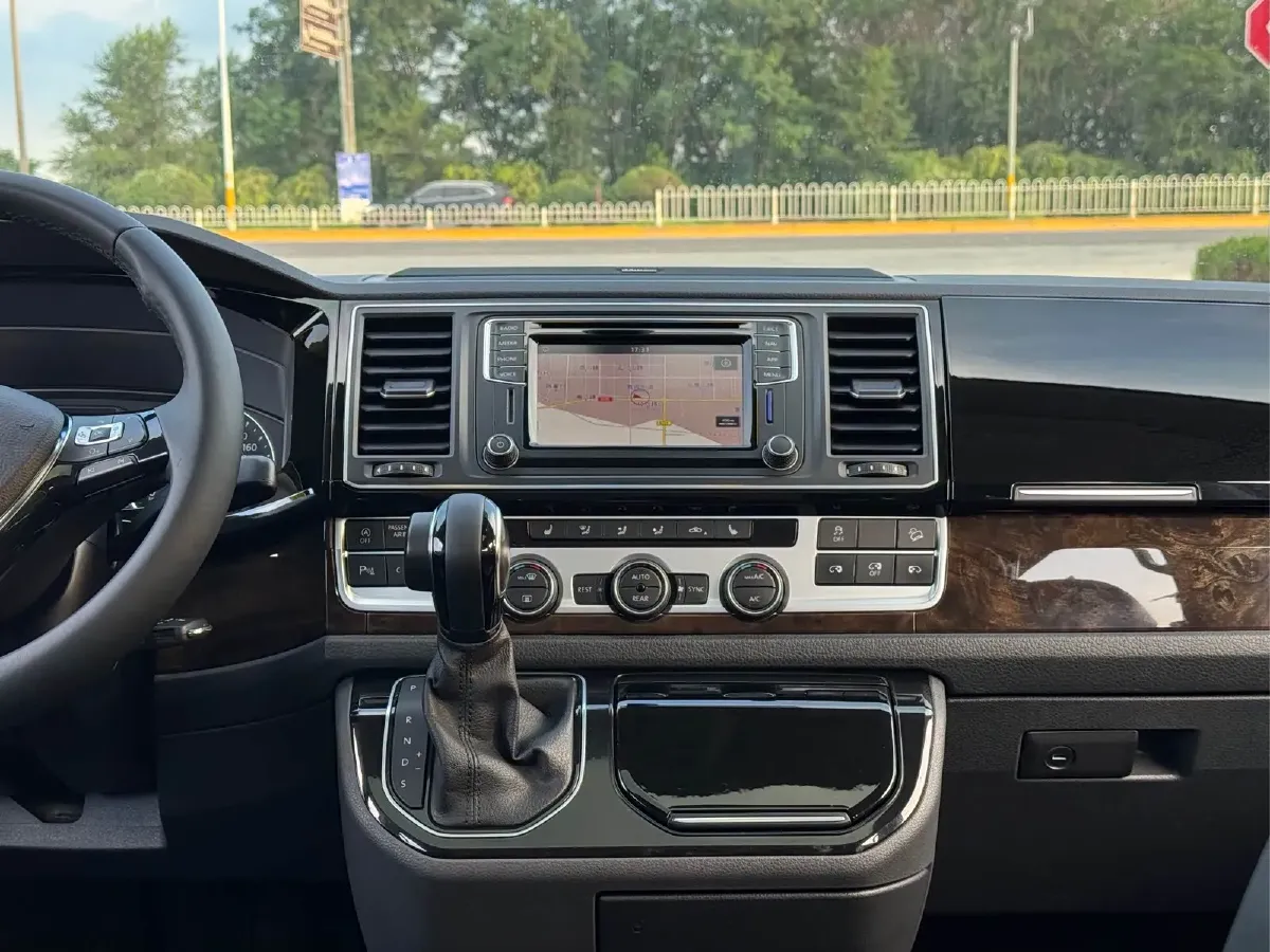 2018 Volkswagen Multivan 2.0T 204HP L4 7DCT,autocango,china used car exporter,china ev exporter,chinese used car exporter,chinese used ev exporter