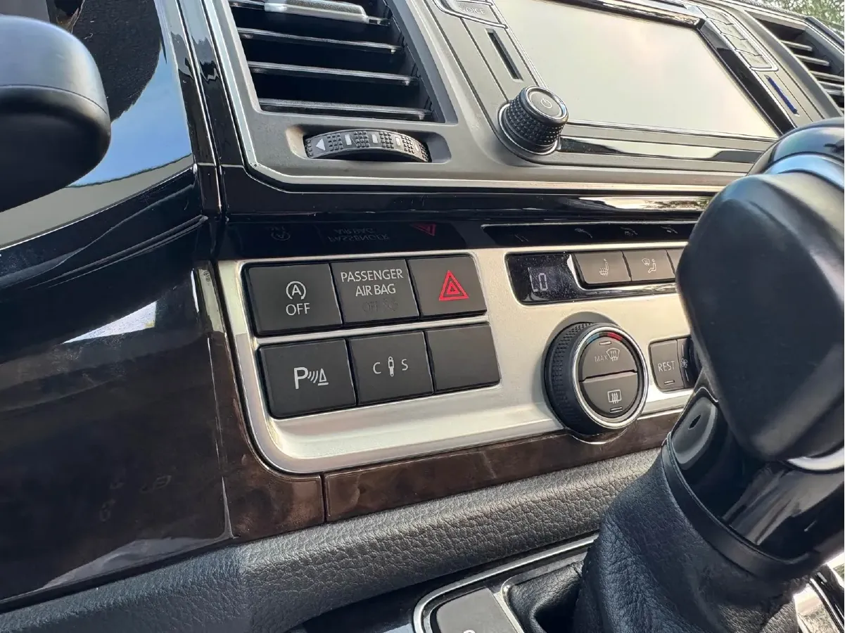 2018 Volkswagen Multivan 2.0T 204HP L4 7DCT,autocango,china used car exporter,china ev exporter,chinese used car exporter,chinese used ev exporter