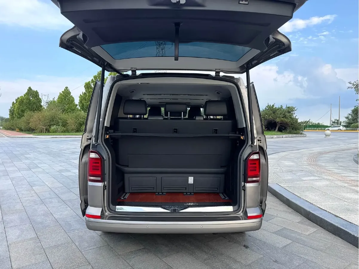 2018 Volkswagen Multivan 2.0T 204HP L4 7DCT,autocango,china used car exporter,china ev exporter,chinese used car exporter,chinese used ev exporter