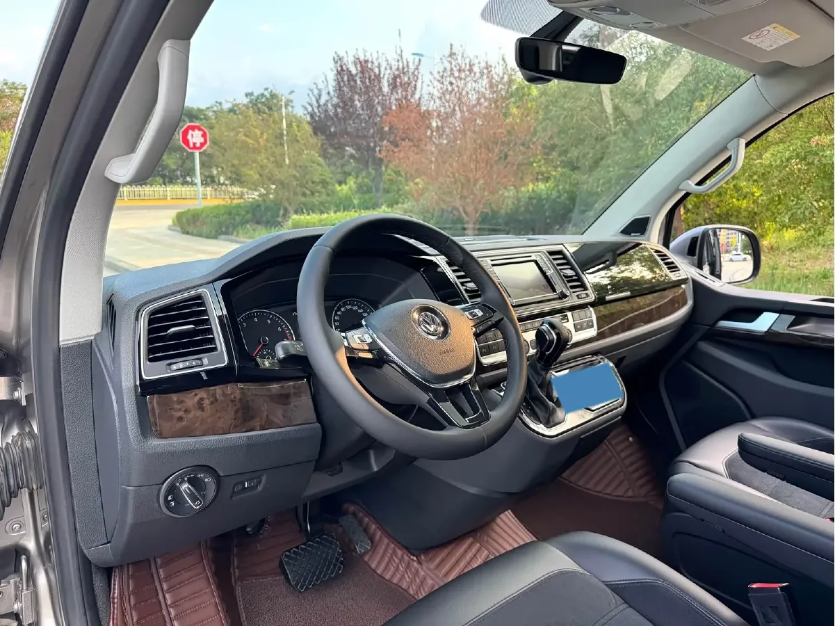 2018 Volkswagen Multivan 2.0T 204HP L4 7DCT,autocango,china used car exporter,china ev exporter,chinese used car exporter,chinese used ev exporter