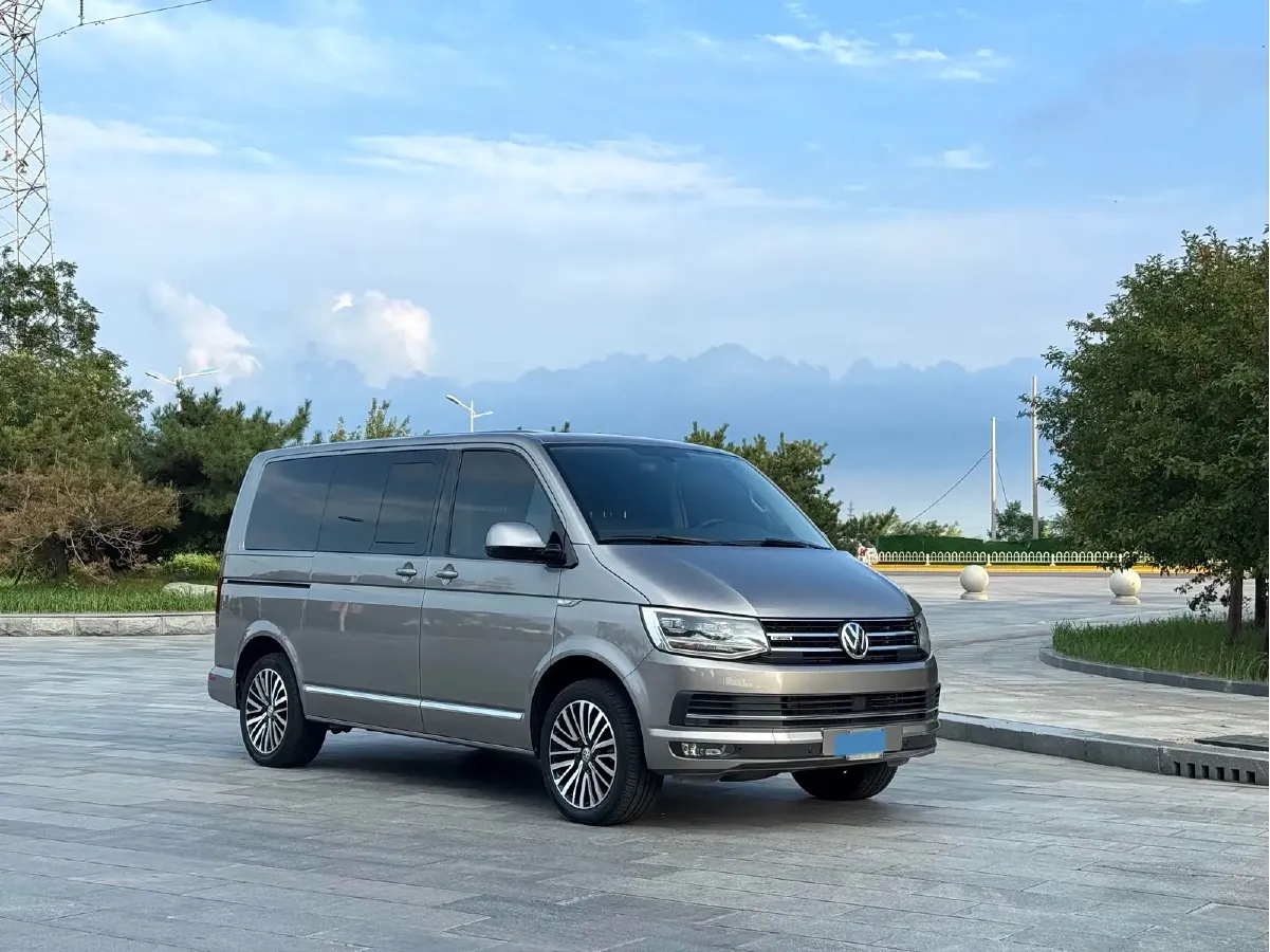 2018 Volkswagen Multivan 2.0T 204HP L4 7DCT,autocango,china used car exporter,china ev exporter,chinese used car exporter,chinese used ev exporter