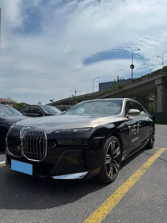 2023 BMW i7 BEV 101.7KWH