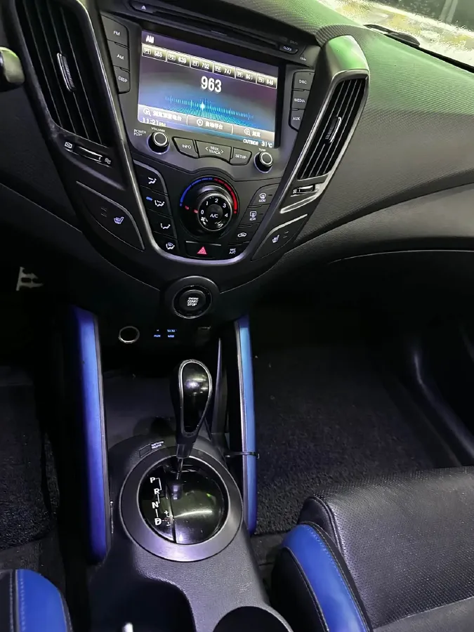 2015 Hyundai Veloster 1.6T 204HP L4 7DCT,autocango,china used car exporter,china ev exporter,chinese used car exporter,chinese used ev exporter