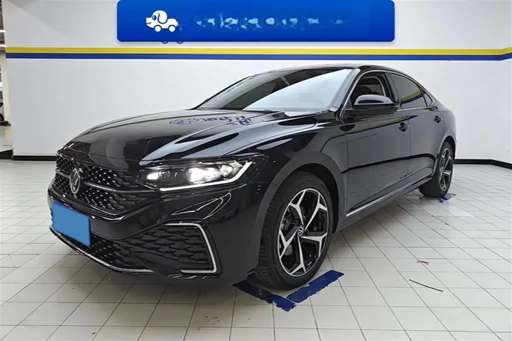 2024 Volkswagen Passat 2.0T 186HP L4 7DCT