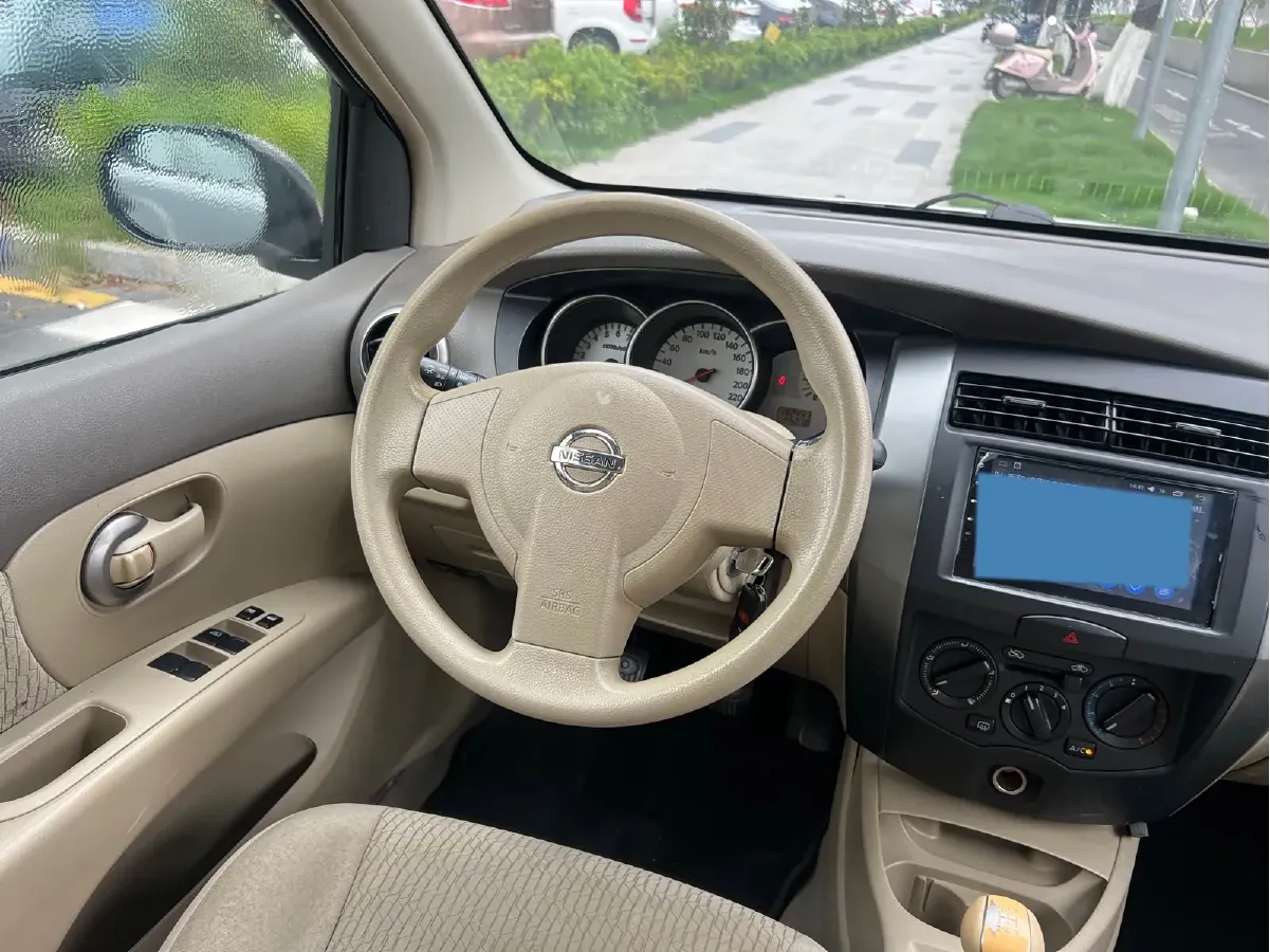 2010 Nissan Livina 1.6L 105HP L4 5MT,autocango,china used car exporter,china ev exporter,chinese used car exporter,chinese used ev exporter