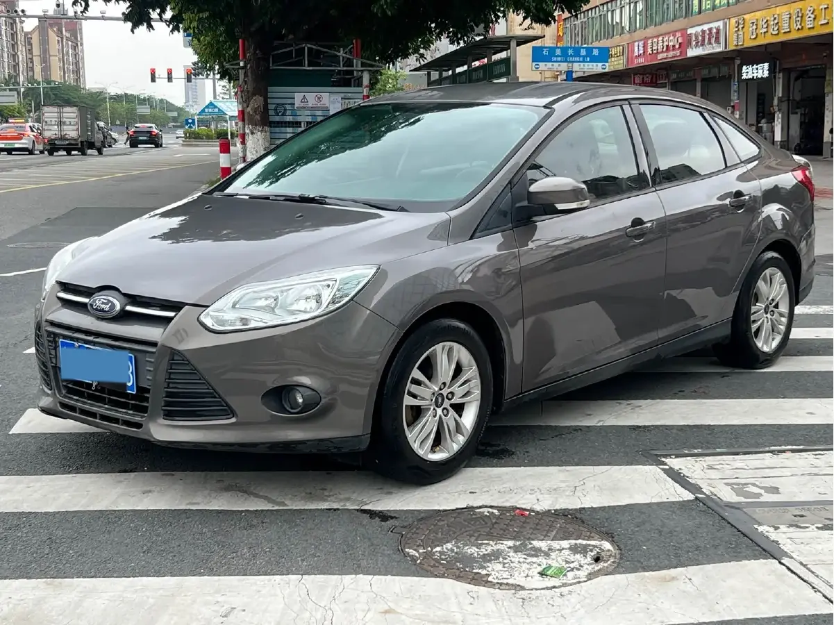 2012 Ford Focus 1.6L 125HP L4 5MT