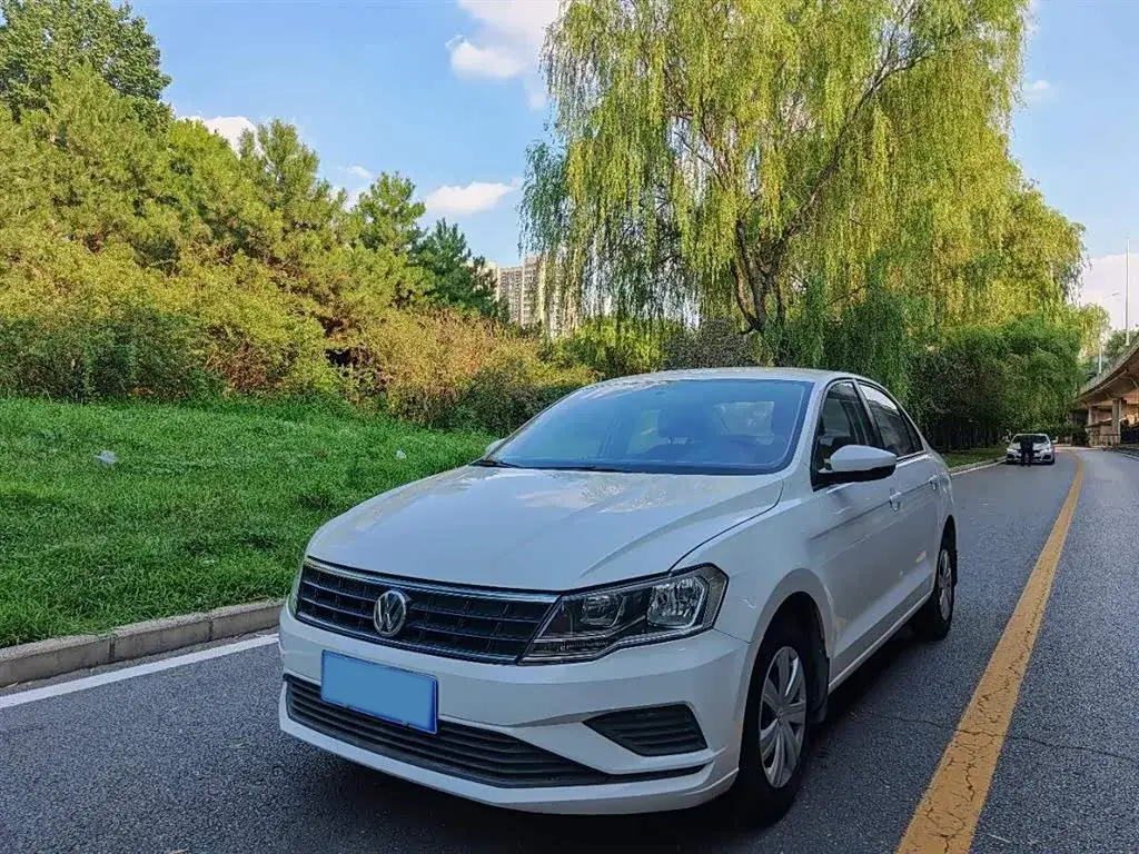 2017 Volkswagen Jetta 1.4L 90HP L4 5MT