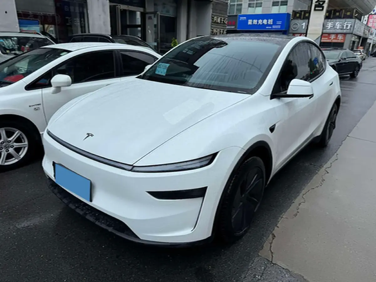 2025 Tesla Model Y BEV 62.5KWH