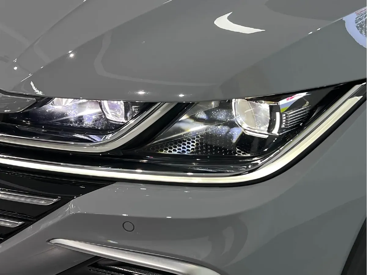 2023 Volkswagen CC 2.0T 220HP L4 7DCT,autocango,china used car exporter,china ev exporter,chinese used car exporter,chinese used ev exporter