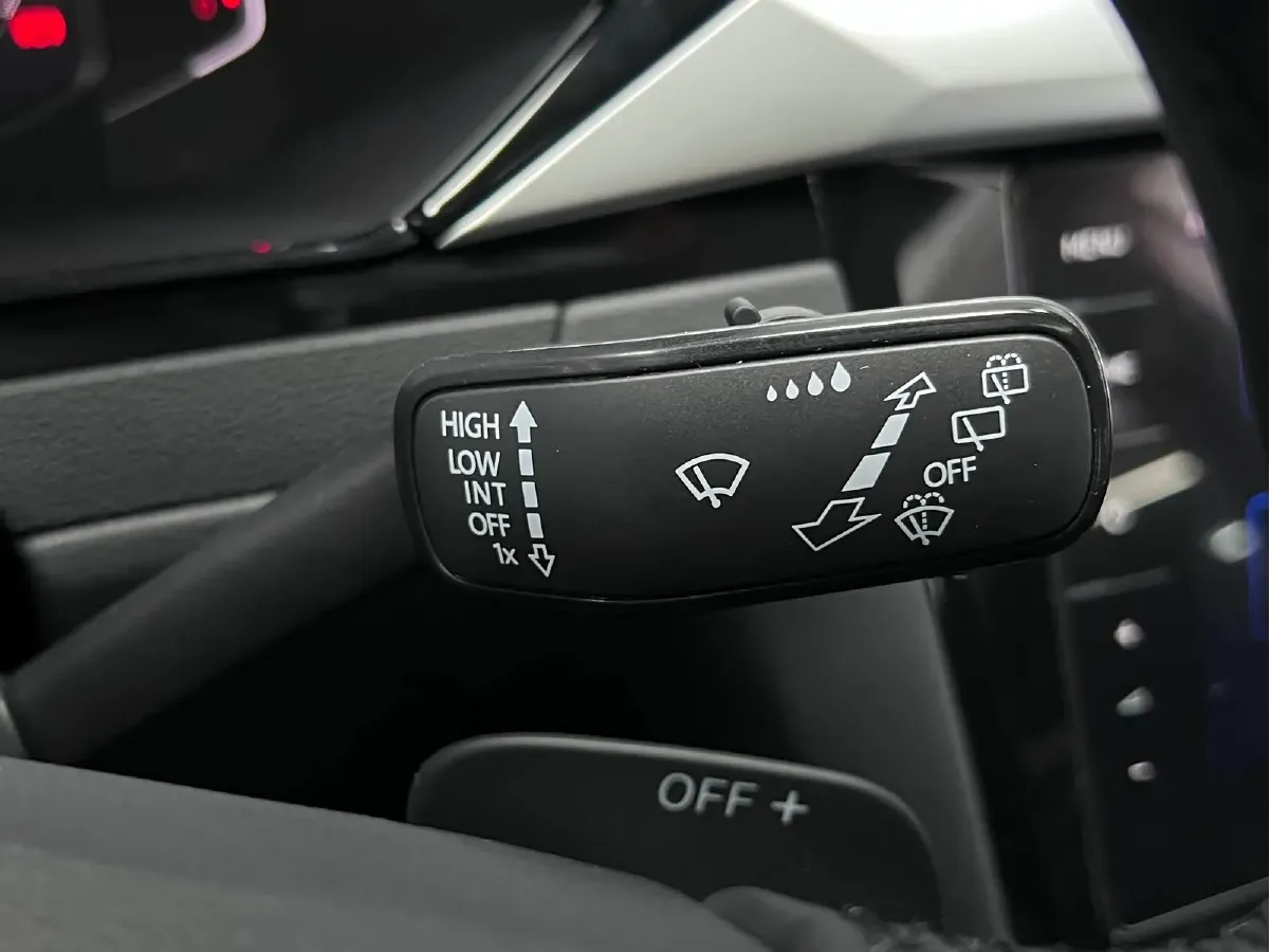 2023 Volkswagen CC 2.0T 220HP L4 7DCT,autocango,china used car exporter,china ev exporter,chinese used car exporter,chinese used ev exporter