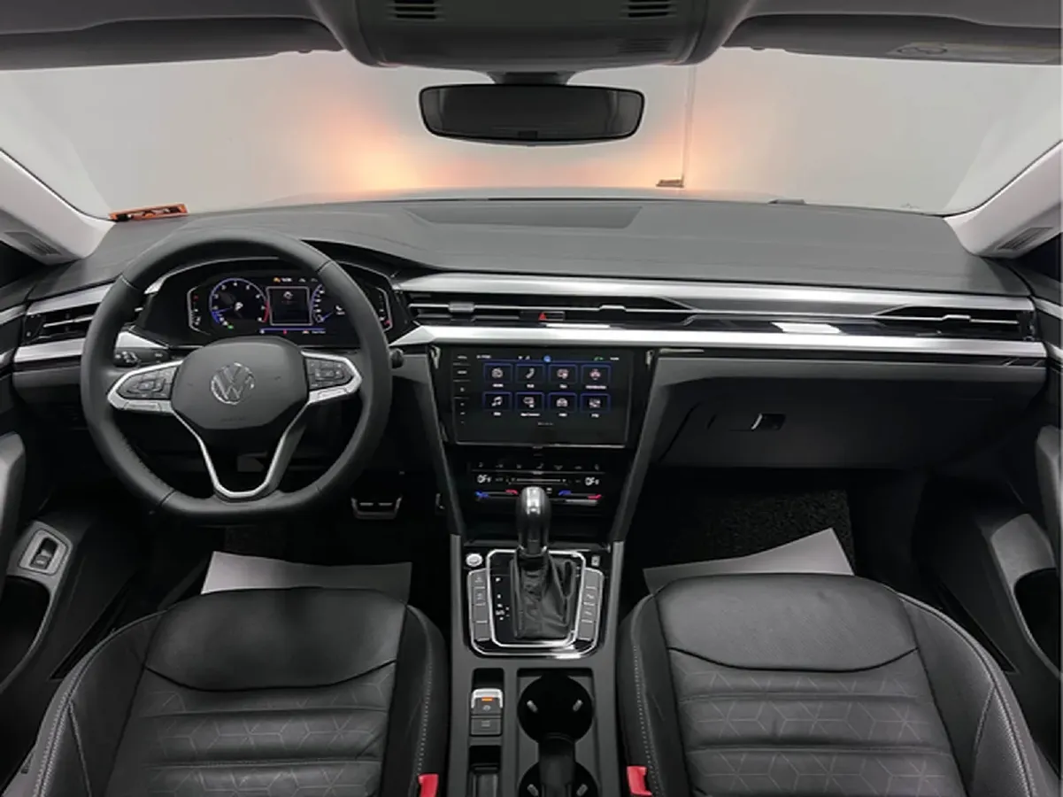 2023 Volkswagen CC 2.0T 220HP L4 7DCT,autocango,china used car exporter,china ev exporter,chinese used car exporter,chinese used ev exporter