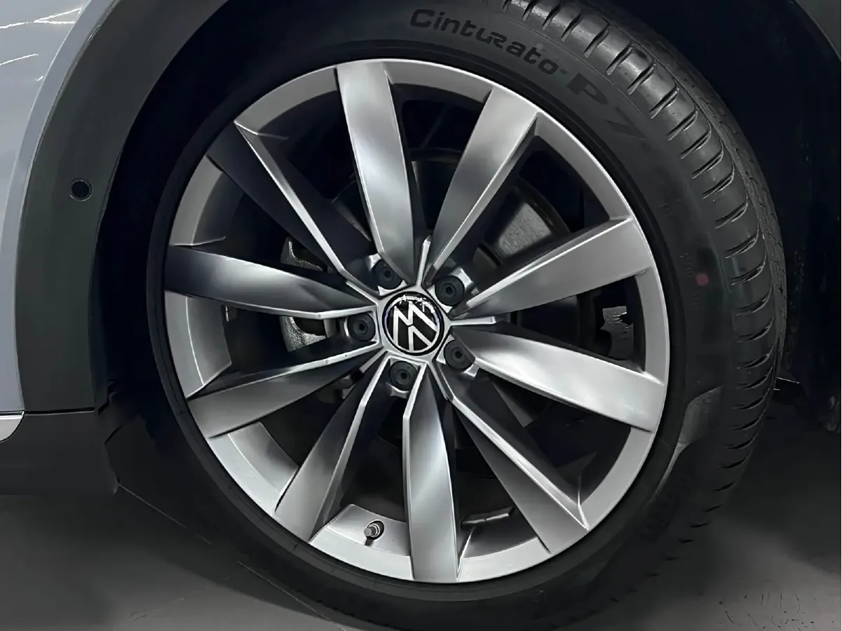 2023 Volkswagen CC 2.0T 220HP L4 7DCT,autocango,china used car exporter,china ev exporter,chinese used car exporter,chinese used ev exporter