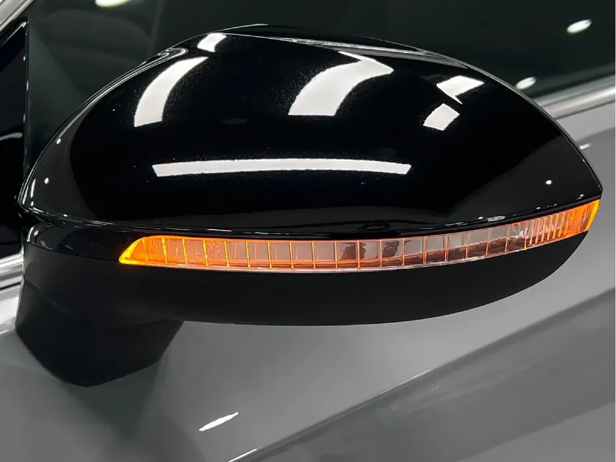 2023 Volkswagen CC 2.0T 220HP L4 7DCT,autocango,china used car exporter,china ev exporter,chinese used car exporter,chinese used ev exporter