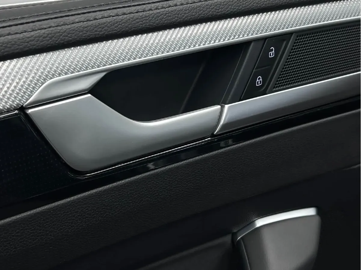 2023 Volkswagen CC 2.0T 220HP L4 7DCT,autocango,china used car exporter,china ev exporter,chinese used car exporter,chinese used ev exporter