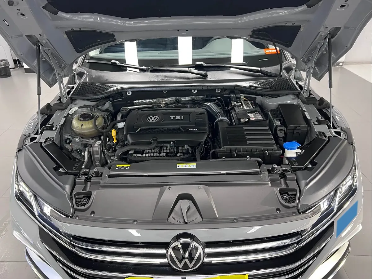 2023 Volkswagen CC 2.0T 220HP L4 7DCT,autocango,china used car exporter,china ev exporter,chinese used car exporter,chinese used ev exporter