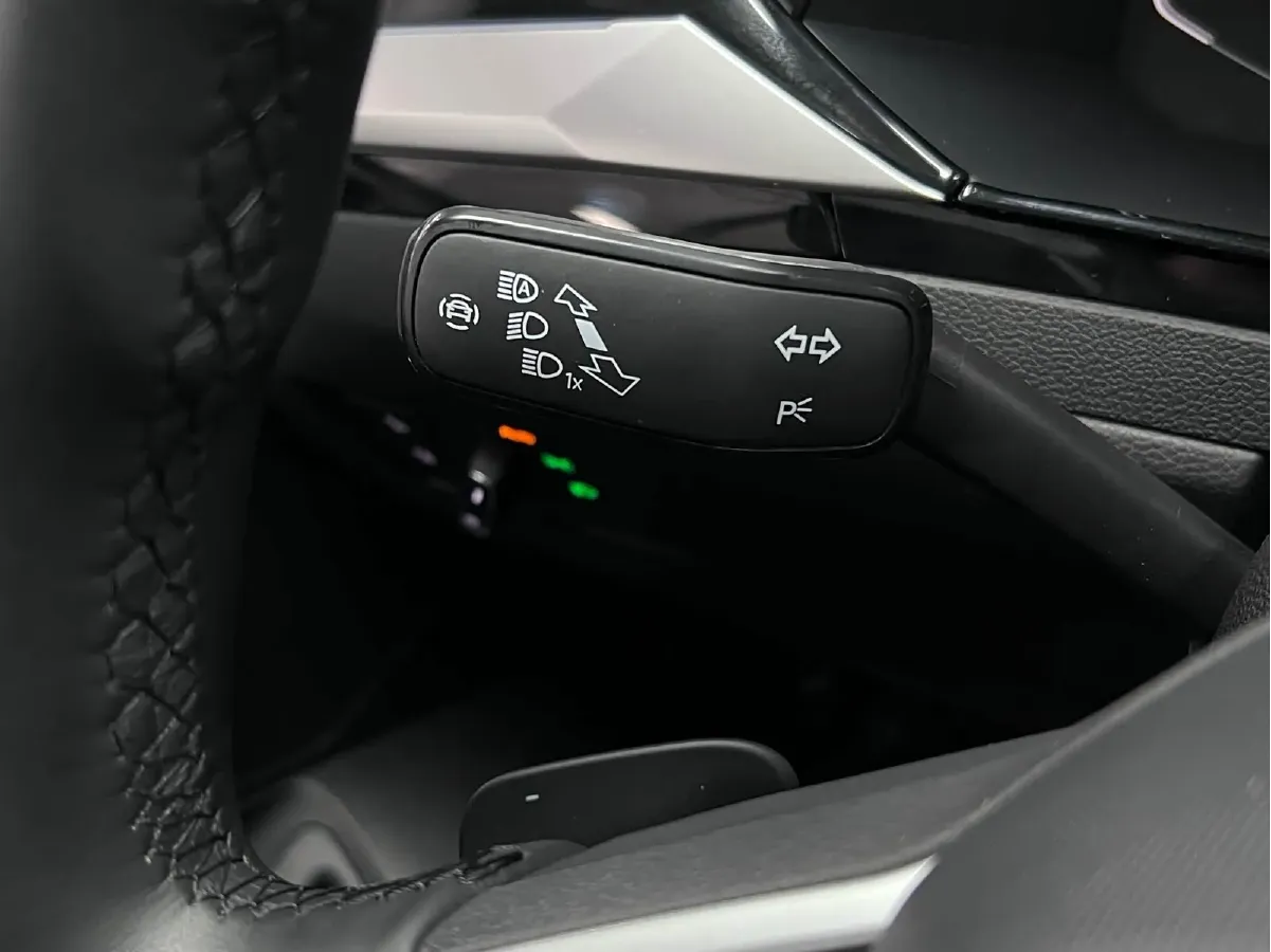 2023 Volkswagen CC 2.0T 220HP L4 7DCT,autocango,china used car exporter,china ev exporter,chinese used car exporter,chinese used ev exporter