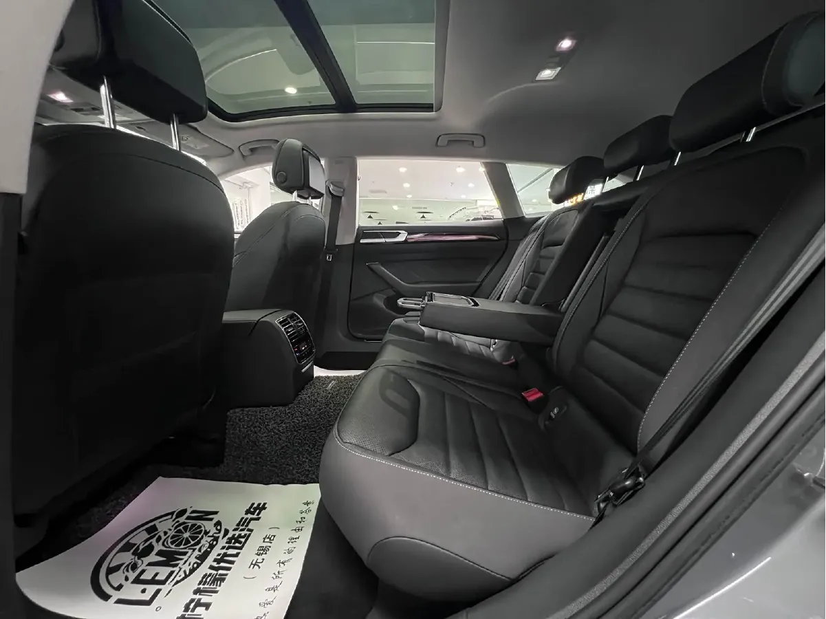 2023 Volkswagen CC 2.0T 220HP L4 7DCT,autocango,china used car exporter,china ev exporter,chinese used car exporter,chinese used ev exporter