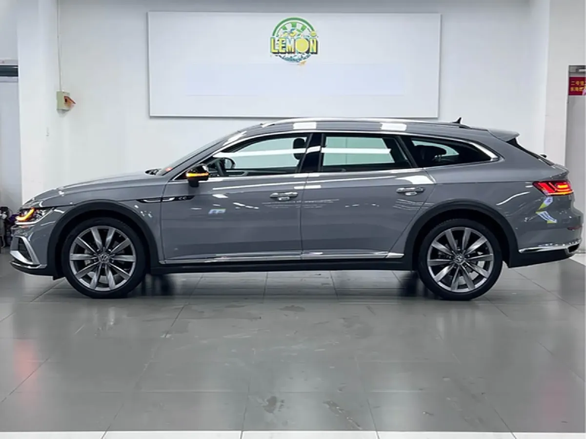 2023 Volkswagen CC 2.0T 220HP L4 7DCT,autocango,china used car exporter,china ev exporter,chinese used car exporter,chinese used ev exporter