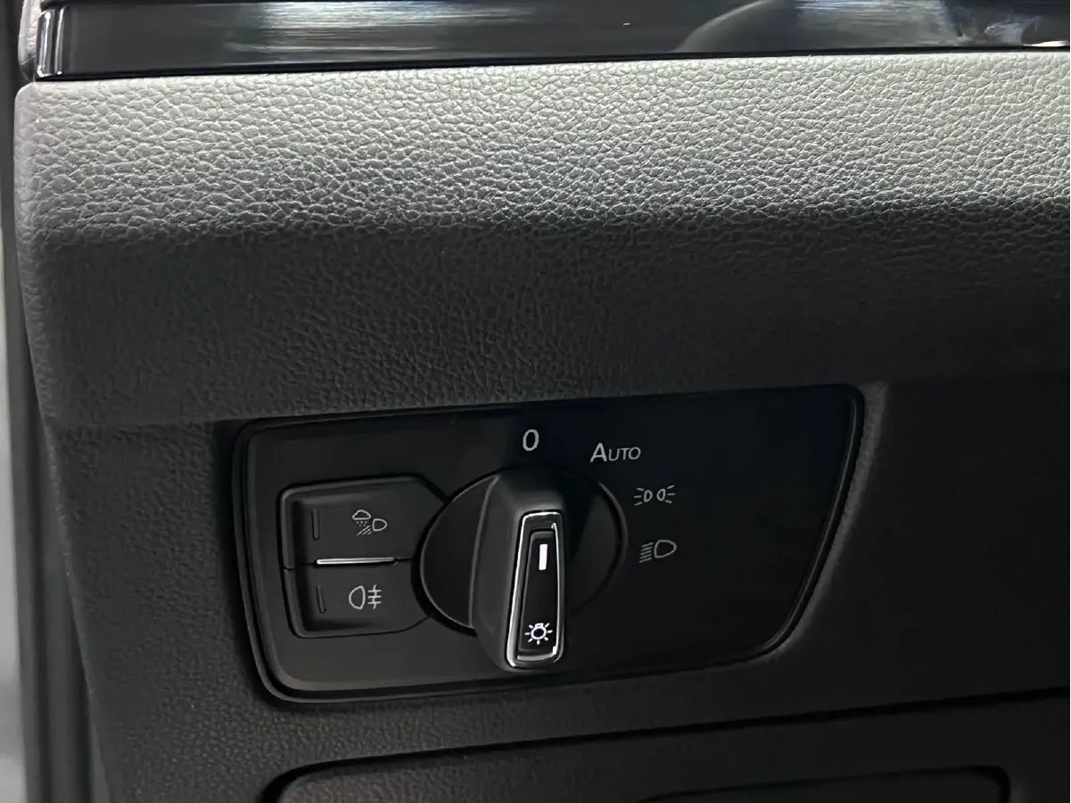 2023 Volkswagen CC 2.0T 220HP L4 7DCT,autocango,china used car exporter,china ev exporter,chinese used car exporter,chinese used ev exporter