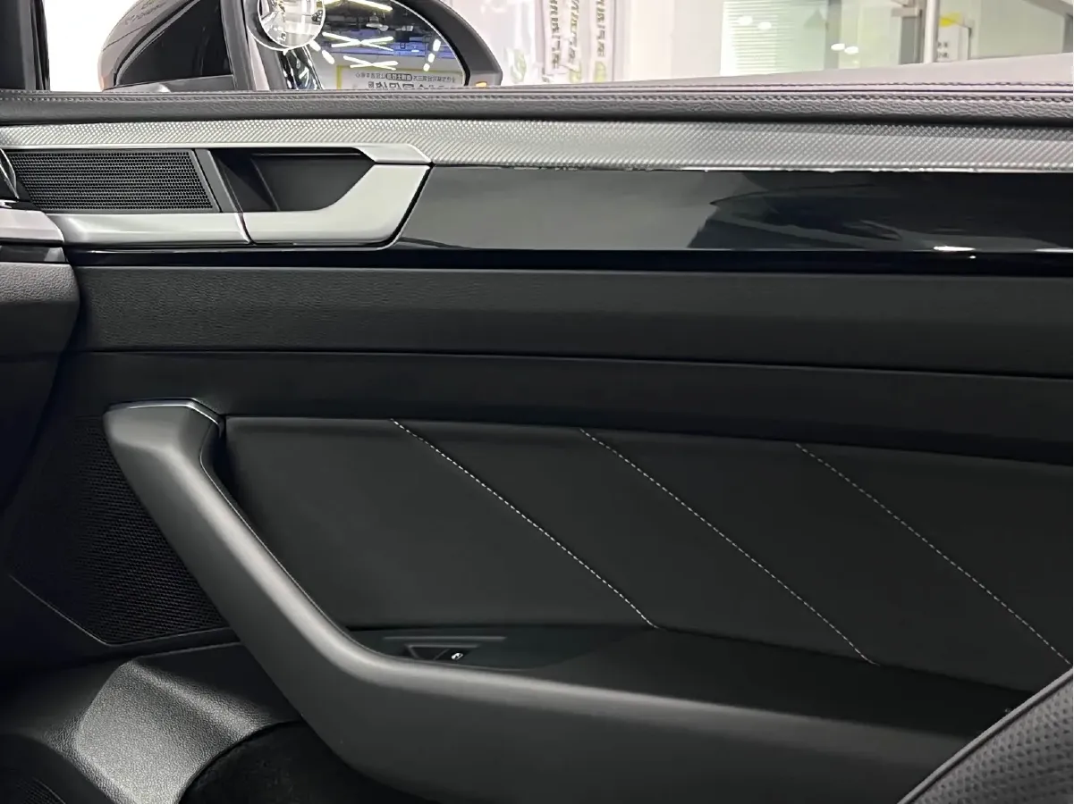 2023 Volkswagen CC 2.0T 220HP L4 7DCT,autocango,china used car exporter,china ev exporter,chinese used car exporter,chinese used ev exporter