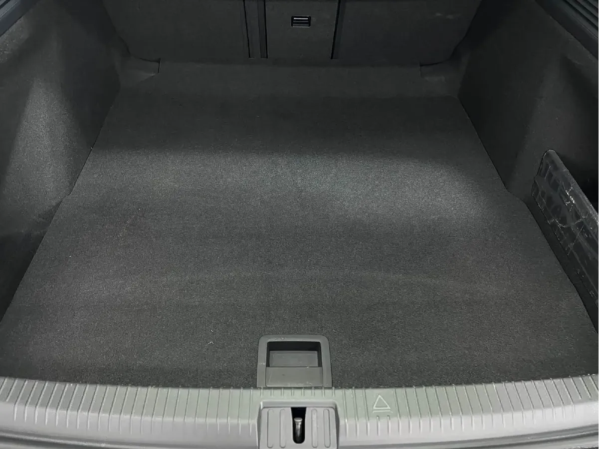 2023 Volkswagen CC 2.0T 220HP L4 7DCT,autocango,china used car exporter,china ev exporter,chinese used car exporter,chinese used ev exporter