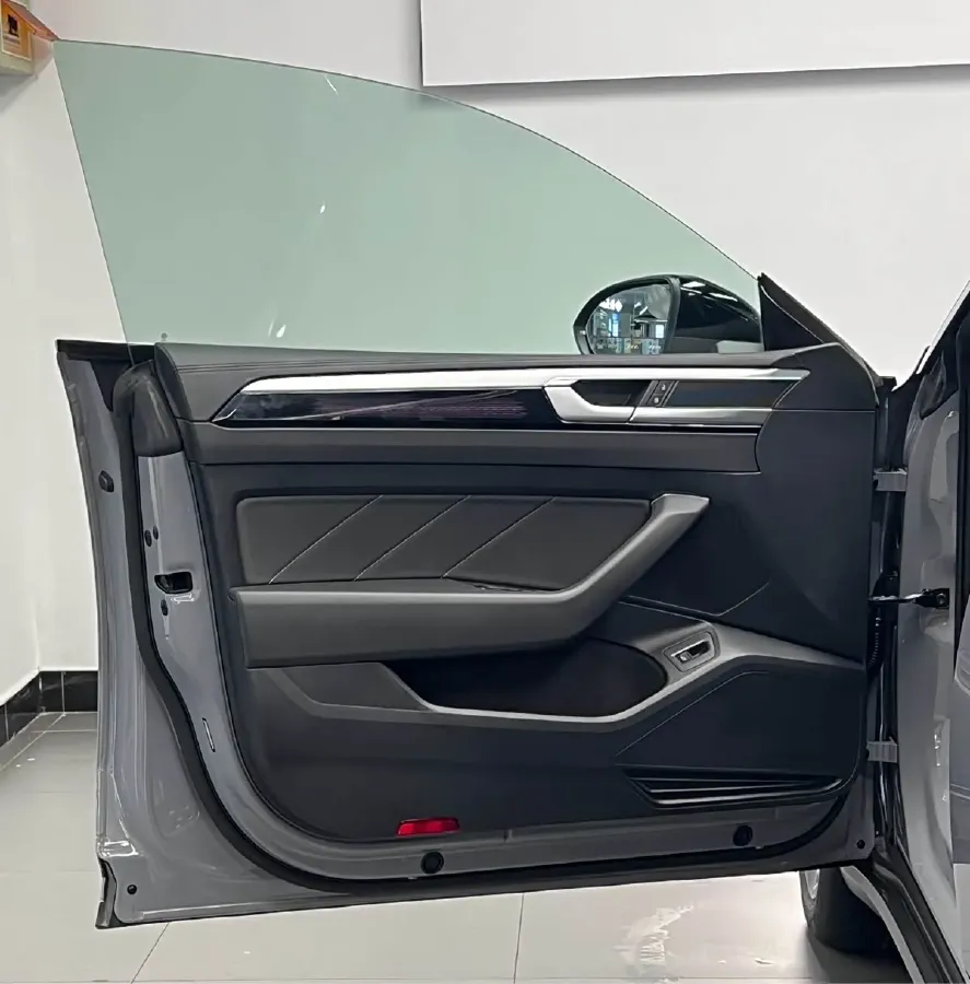 2023 Volkswagen CC 2.0T 220HP L4 7DCT,autocango,china used car exporter,china ev exporter,chinese used car exporter,chinese used ev exporter