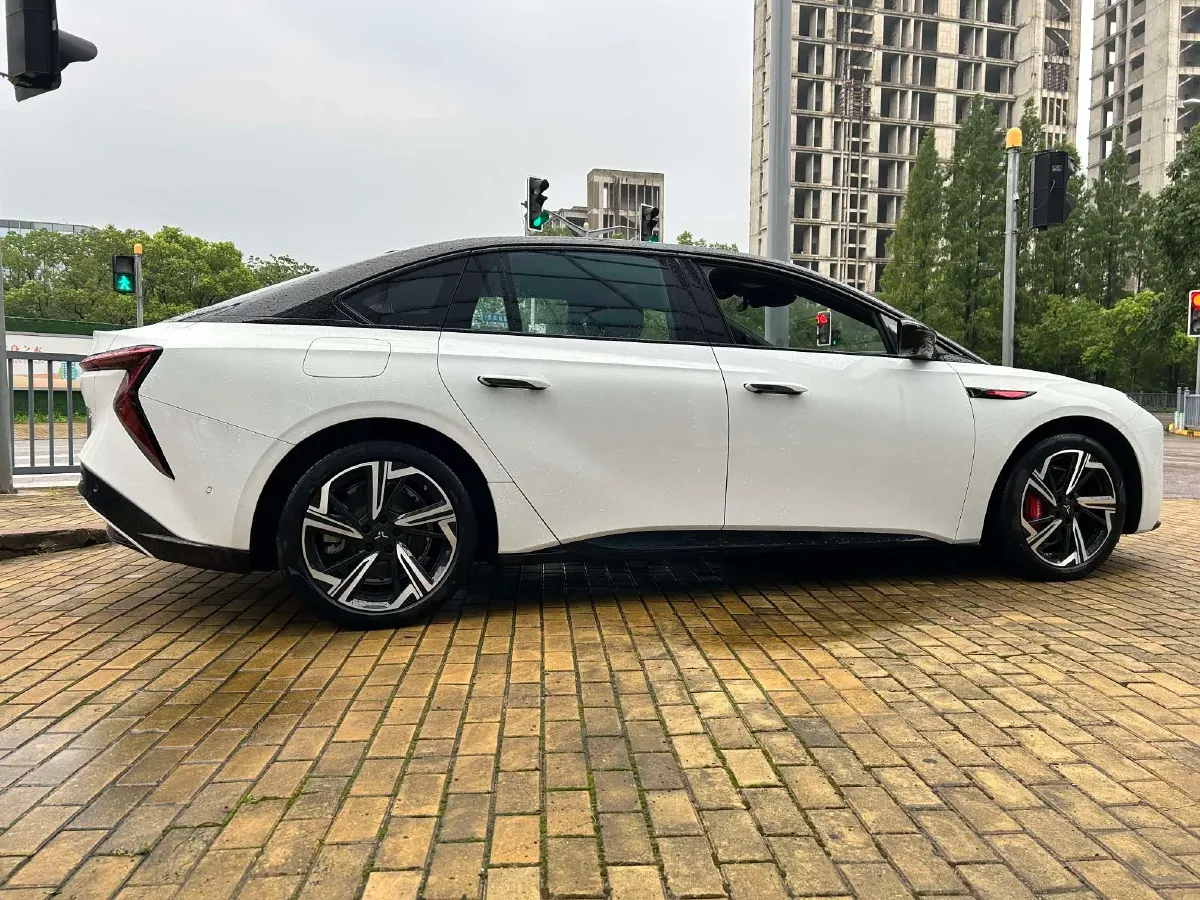 2024 HongQi EH7 BEV 111KWH,autocango,china used car exporter,china ev exporter,chinese used car exporter,chinese used ev exporter