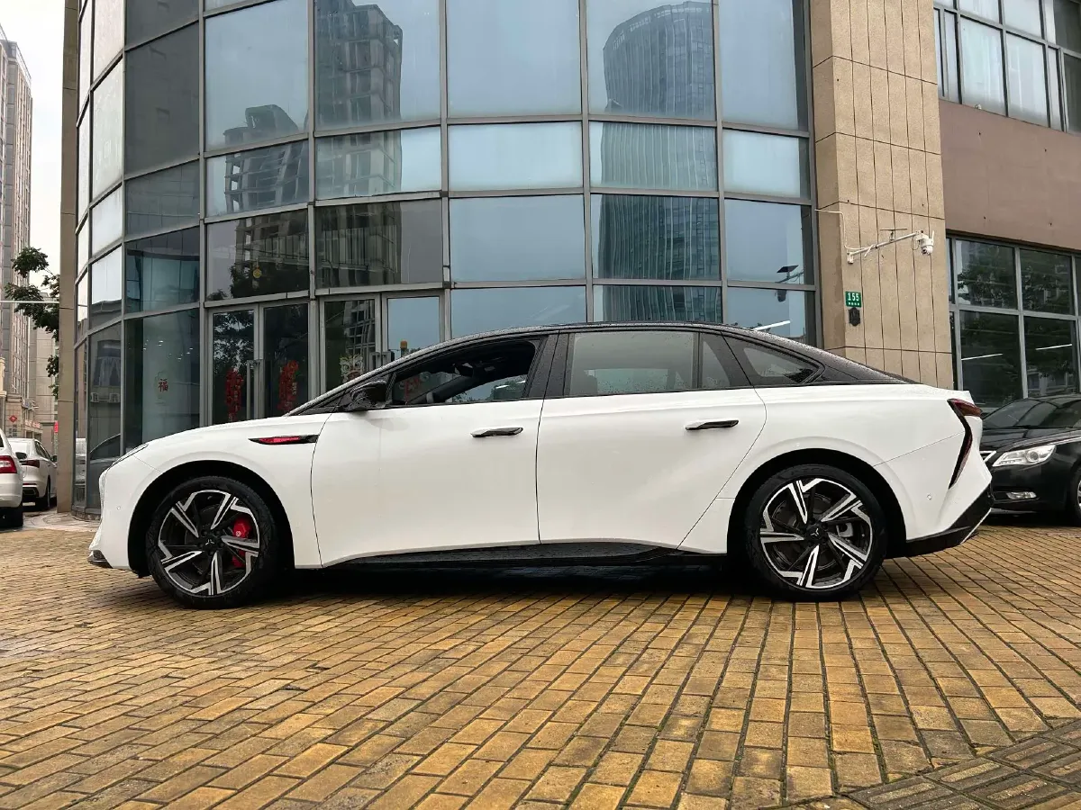 2024 HongQi EH7 BEV 111KWH,autocango,china used car exporter,china ev exporter,chinese used car exporter,chinese used ev exporter