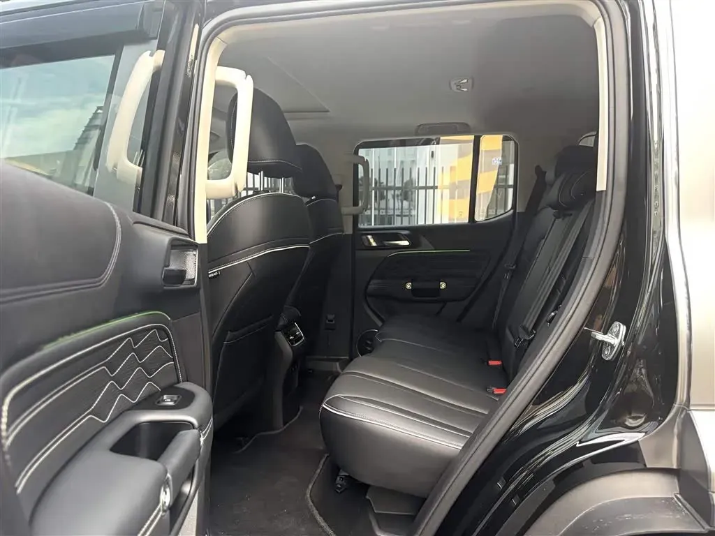 2021 Tank 300 2.0T 227HP L4 8AT,autocango,china used car exporter,china ev exporter,chinese used car exporter,chinese used ev exporter