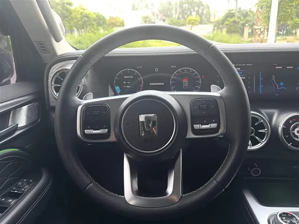 2021 Tank 300 2.0T 227HP L4 8AT,autocango,china used car exporter,china ev exporter,chinese used car exporter,chinese used ev exporter